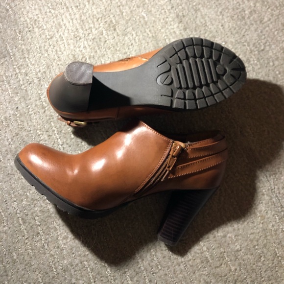 WHITE MOUNTAIN Booties - Picture 4 of 4